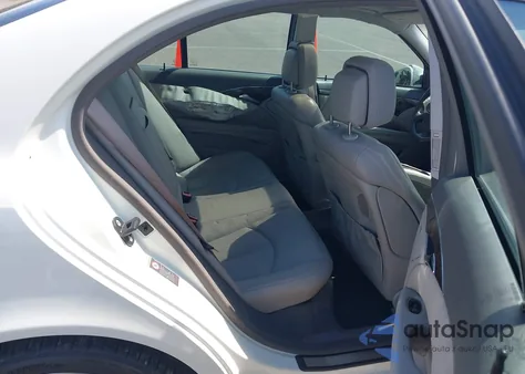 2007 Mercedes-Benz E 550 z USA, uszkodzony, nr VIN WDBUF72X97B041890